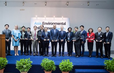 Dr. Adrian Loo (4th from right) represented NParks in receiving the 2019 Asia Environmental Enforcement Awards from the UN and Interpol. Photo: UNEP 